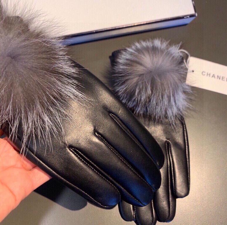 .Chanel Chanel 2021 fall and winter large fox fur ball touch screen gloves   goddess set of beauty must have  single product, beautiful   worth comparing    the same paragraph of different qualities, kill the market poor