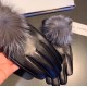 .Chanel Chanel 2021 fall and winter large fox fur ball touch screen gloves   goddess set of beauty must have  single product, beautiful   worth comparing    the same paragraph of different qualities, kill the market poor