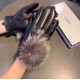 .Chanel Chanel 2021 fall and winter large fox fur ball touch screen gloves   goddess set of beauty must have  single product, beautiful   worth comparing    the same paragraph of different qualities, kill the market poor