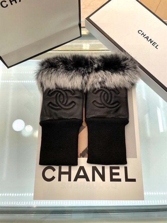 Chanel Chanel fall and winter short lazy rabbit hair gloves   worth comparing     the same paragraph of different quality, kill the market poor product, imported first-class sheepskin  lazy rabbit hair lining padded hand