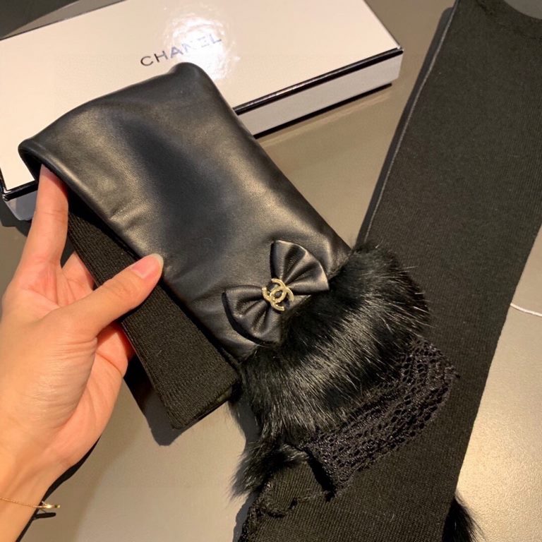 PackagingCHANEL CHANEL women's models explosive models open finger with sleeve long gloves Imported original leather (first-class sheepskin)  raccoon fur    mercerized lining   elastic fabric physical super beautiful exp