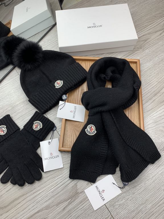 Monmouth. [Three-piece wool suit fox hair hat  scarf  gloves] classic set hat! Warm and super comfortable ~ winter miss ageing artifacts Oh ~ this winter you are just short of such a set of suit hat la ~ and warm and sty