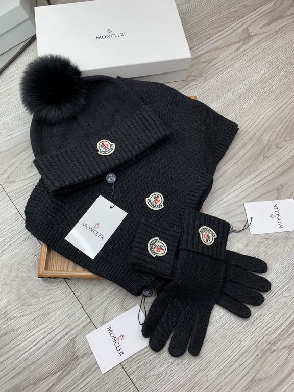 Monmouth. [Three-piece wool suit fox hair hat  scarf  gloves] classic set hat! Warm and super comfortable ~ winter miss ageing artifacts Oh ~ this winter you are just short of such a set of suit hat la ~ and warm and sty