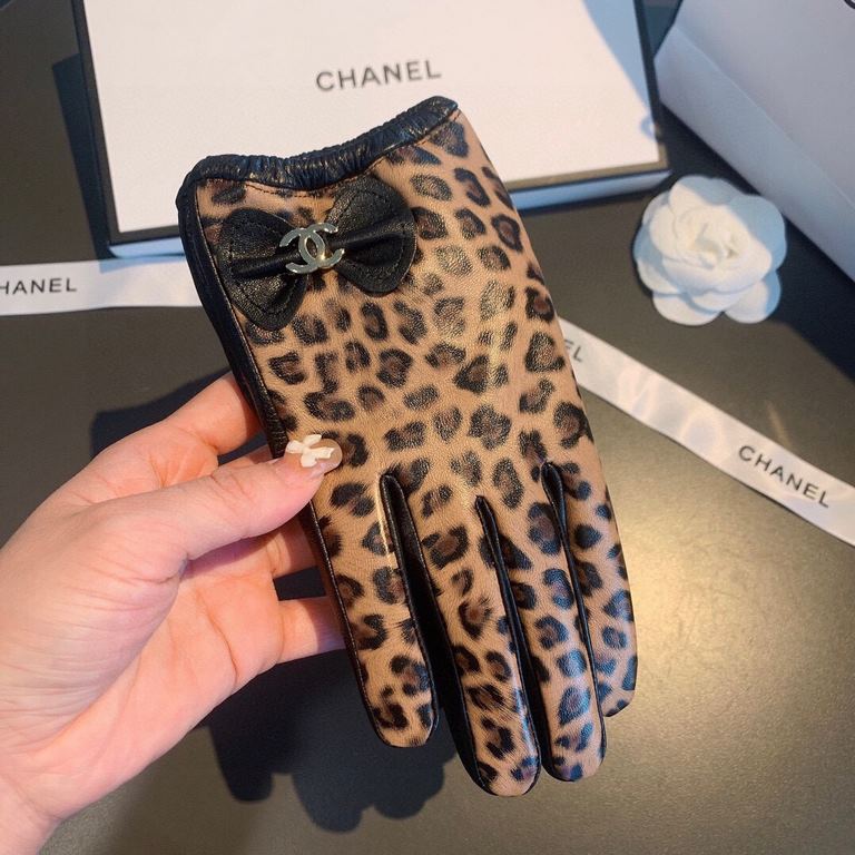 2022 new exclusive first   leopard bow   touch screen gloves Chanel Chanel [original quality] official website synchronization women's new high-grade sheepskin gloves    goddess preferred can not be missed       hundred 