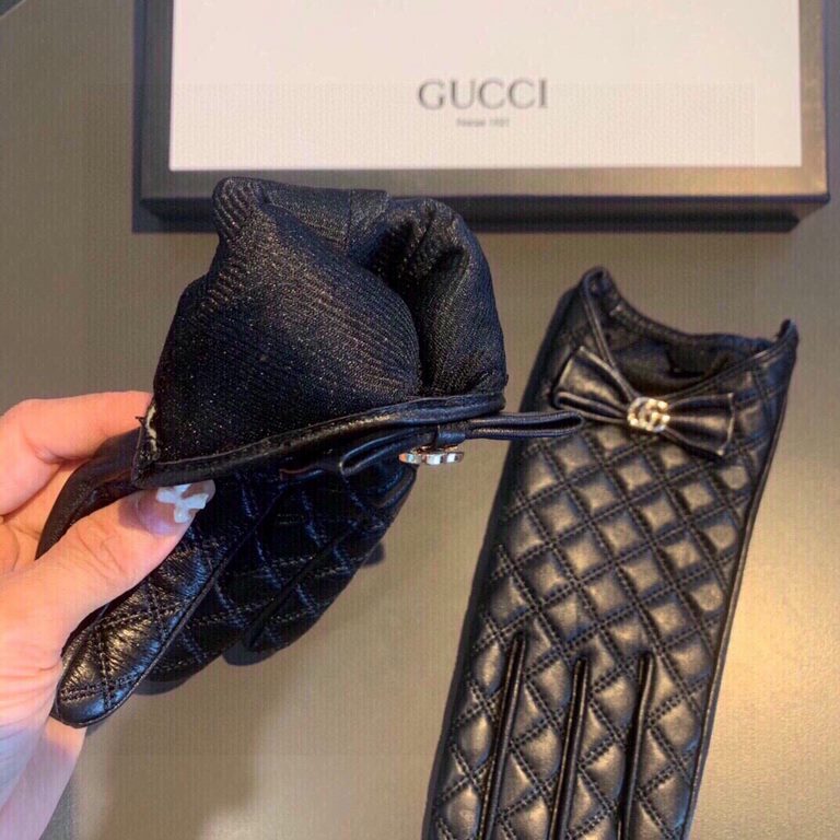 2021 new exclusive first   touch screen gloves Gucci Gucci new U mouth bow high-grade sheepskin gloves    goddesses set of the United States preferred can not be missed    hundred percent of the selection of imported she