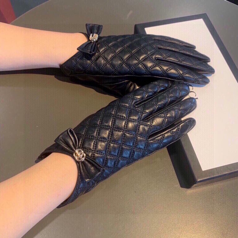 2021 new exclusive first   touch screen gloves Gucci Gucci new U mouth bow high-grade sheepskin gloves    goddesses set of the United States preferred can not be missed    hundred percent of the selection of imported she