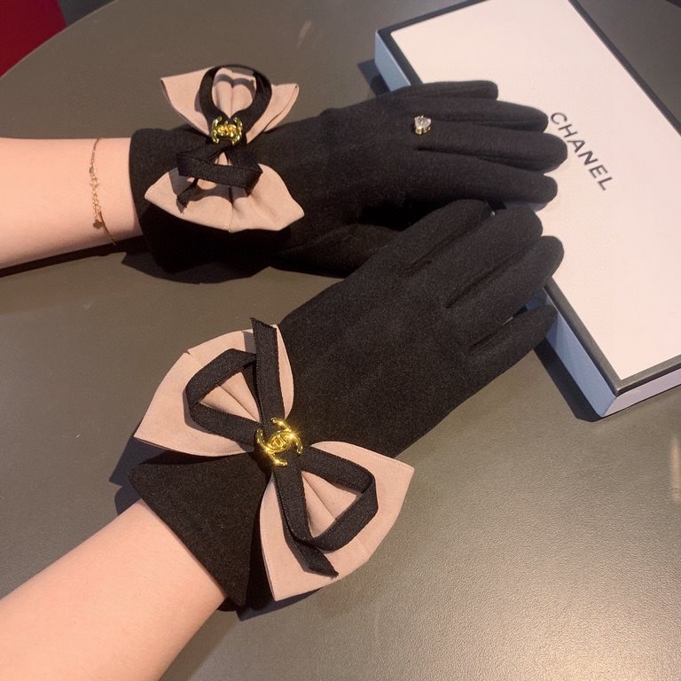 2022 new Chanel Chanel counter new wool gloves, fashion gloves, fall and winter warm padded lining, on the hand super comfortable and soft, versatile! Matching box   even size