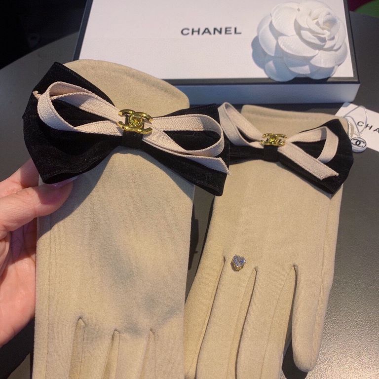 2022 new Chanel Chanel counter new wool gloves, fashion gloves, fall and winter warm padded lining, on the hand super comfortable and soft, versatile! Matching box   even size