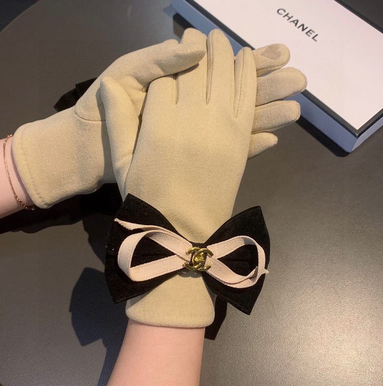 2022 new Chanel Chanel counter new wool gloves, fashion gloves, fall and winter warm padded lining, on the hand super comfortable and soft, versatile! Matching box   even size