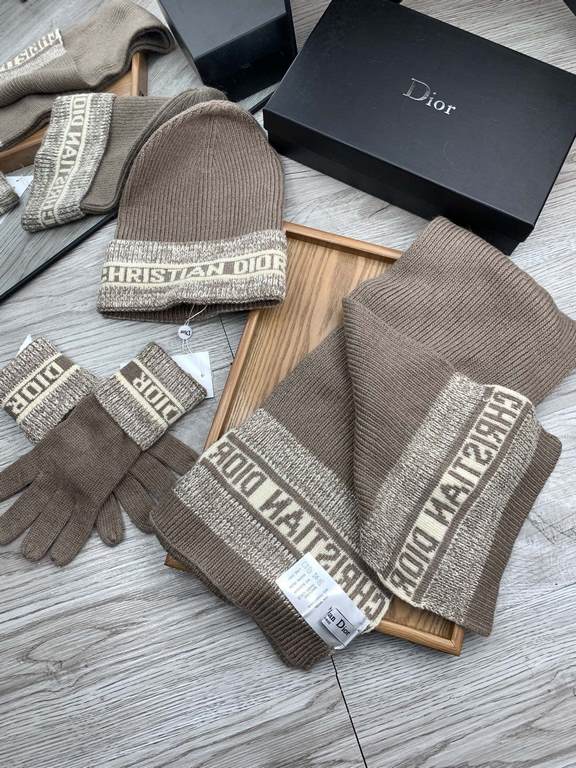 D home. Wool suit hat  scarf  gloves three-piece set 】 classic suit hat! Warm and super comfortable ~ winter Miss ageing artifacts Oh ~ this winter you are missing such a set of suit hat la ~ and warm and stylish! Men's 