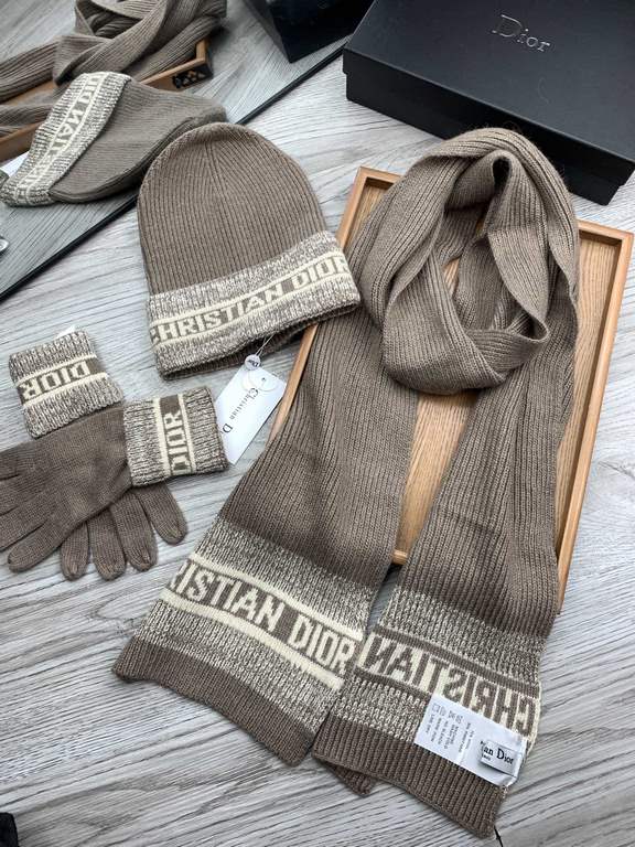 D home. Wool suit hat  scarf  gloves three-piece set 】 classic suit hat! Warm and super comfortable ~ winter Miss ageing artifacts Oh ~ this winter you are missing such a set of suit hat la ~ and warm and stylish! Men's 