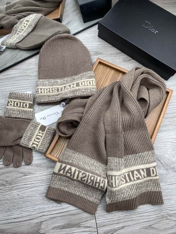 D home. Wool suit hat  scarf  gloves three-piece set 】 classic suit hat! Warm and super comfortable ~ winter Miss ageing artifacts Oh ~ this winter you are missing such a set of suit hat la ~ and warm and stylish! Men's 