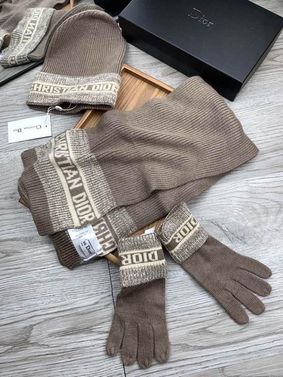 D home. Wool suit hat  scarf  gloves three-piece set 】 classic suit hat! Warm and super comfortable ~ winter Miss ageing artifacts Oh ~ this winter you are missing such a set of suit hat la ~ and warm and stylish! Men's 