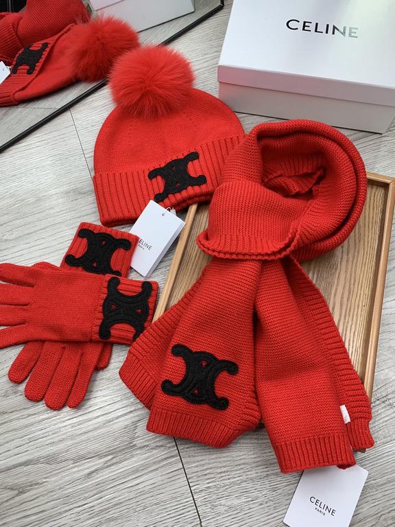 Celine. [Three-piece wool suit fox hair hat  scarf  gloves] classic suit hat! Warm and super comfortable ~ winter Miss ageing artifacts Oh ~ this winter you are missing such a set of suit hat la ~ and warm and stylish! M