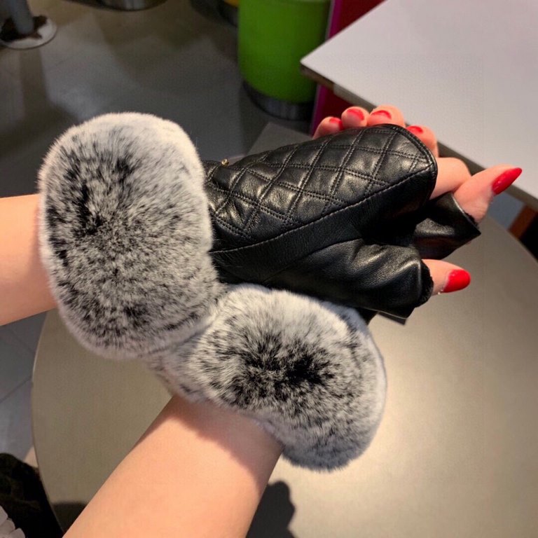 With packaging to run the volumeChanel Chanel 2022 fall and winter short lazy rabbit hair gloves   worth comparing     the same paragraph of different qualities, kill the market poor products, imported a first-class shee