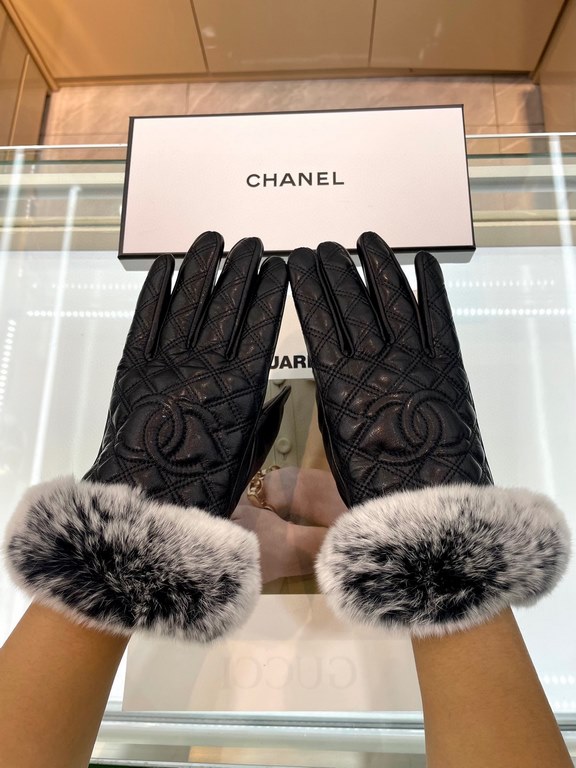 Chanel Chanel's latest embroidered double C big logo Leather using imported Essex skin Spiked with top white level goatskin  lazy rabbit   hair, feel softer and finer glutinous greasy Skin-friendly, warm and better natur