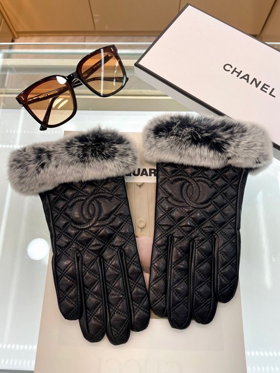 Chanel Chanel's latest embroidered double C big logo Leather using imported Essex skin Spiked with top white level goatskin  lazy rabbit   hair, feel softer and finer glutinous greasy Skin-friendly, warm and better natur