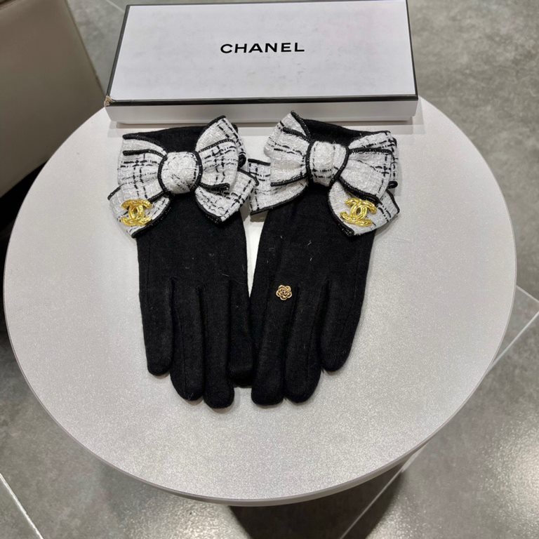 2022 new Chanel Chanel counter new wool gloves, fashion gloves, fall and winter warm padded lining, on the hand super comfortable and soft, versatile! Matching box   even size