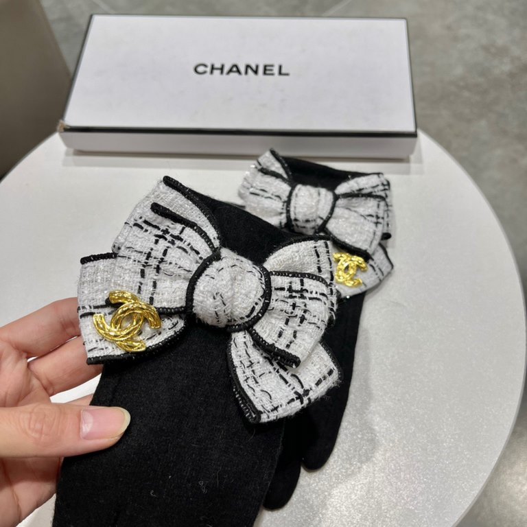 2022 new Chanel Chanel counter new wool gloves, fashion gloves, fall and winter warm padded lining, on the hand super comfortable and soft, versatile! Matching box   even size