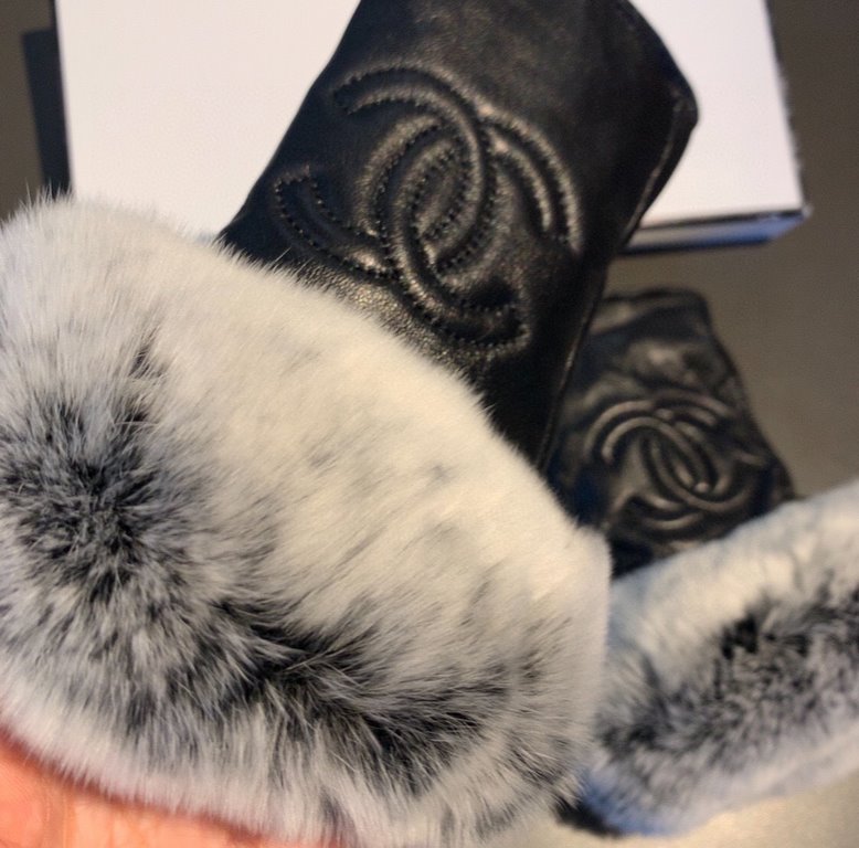 With packagingChanel Chanel 2022 fall and winter short lazy rabbit hair gloves   worth comparing     the same paragraph of different quality, kill the market poor product, imported first-class sheepskin  lazy rabbit hair