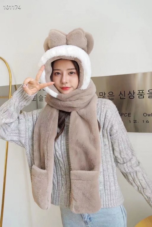 Fendifen fendl fall and winter Korean version of the cute bear scarf gloves hat three-piece set of thickened warm plush scarf ear protection one-piece cap