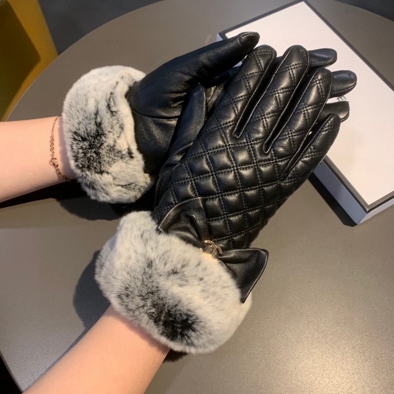 .Chanel Chanel 2022 fall and winter lazy rabbit hair messy embroidery   Sheepskin gloves   mobile touch screen, worth comparing    the same paragraph of different qualities, kill the market poor products, imported first-