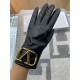 Valentino   official website latest models official website synchronization ladies new high-grade sheepskin gloves   original customized hardware can open and close the hardware lock buckle    sheepskin material plus imp