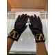 Valentino   official website latest models official website synchronization ladies new high-grade sheepskin gloves   original customized hardware can open and close the hardware lock buckle    sheepskin material plus imp