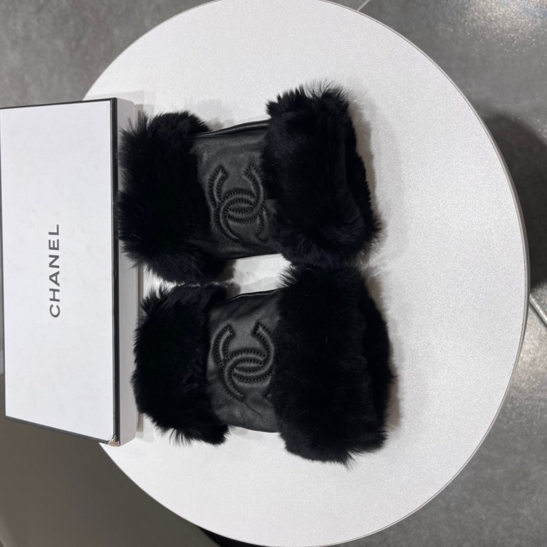 Chanel Chanel 2022 fall and winter short lazy rabbit hair gloves   worth comparing     the same paragraph of different quality, kill the market poor product, imported first-class sheepskin  lazy rabbit hair lining padded