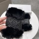 Chanel Chanel 2022 fall and winter short lazy rabbit hair gloves   worth comparing     the same paragraph of different quality, kill the market poor product, imported first-class sheepskin  lazy rabbit hair lining padded