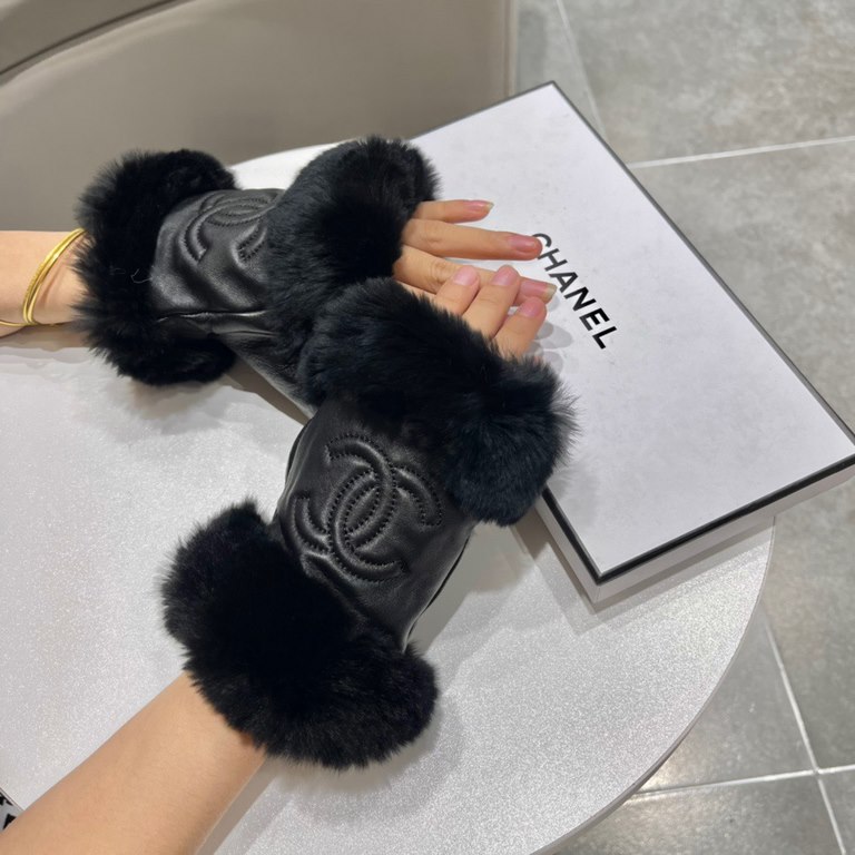 Chanel Chanel 2022 fall and winter short lazy rabbit hair gloves   worth comparing     the same paragraph of different quality, kill the market poor product, imported first-class sheepskin  lazy rabbit hair lining padded