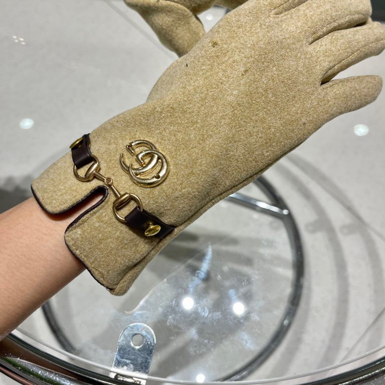 GUCCI Gucci Counter new wool touch screen gloves, haute couture   fashion gloves, fall and winter warm padded lining, celebrity must-have fashion gloves,  on the hands of ultra-comfortable soft and versatile! average siz