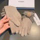 .Chanel Chanel counter new wool gloves, fashion gloves, fall and winter warm padded lining, super whine bow  , on the hand super comfortable and soft, versatile! With box   even size