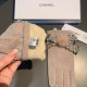 Batch      .Chanel Chanel counter new wool gloves, fashion gloves, fall and winter warm padded lining, super whine bow  , on the hand super comfortable and soft, versatile! Matching box   average size