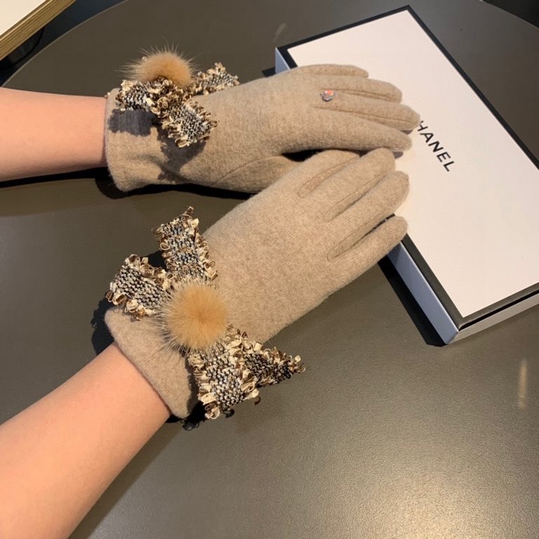 Batch      .Chanel Chanel counter new wool gloves, fashion gloves, fall and winter warm padded lining, super whine bow  , on the hand super comfortable and soft, versatile! Matching box   average size