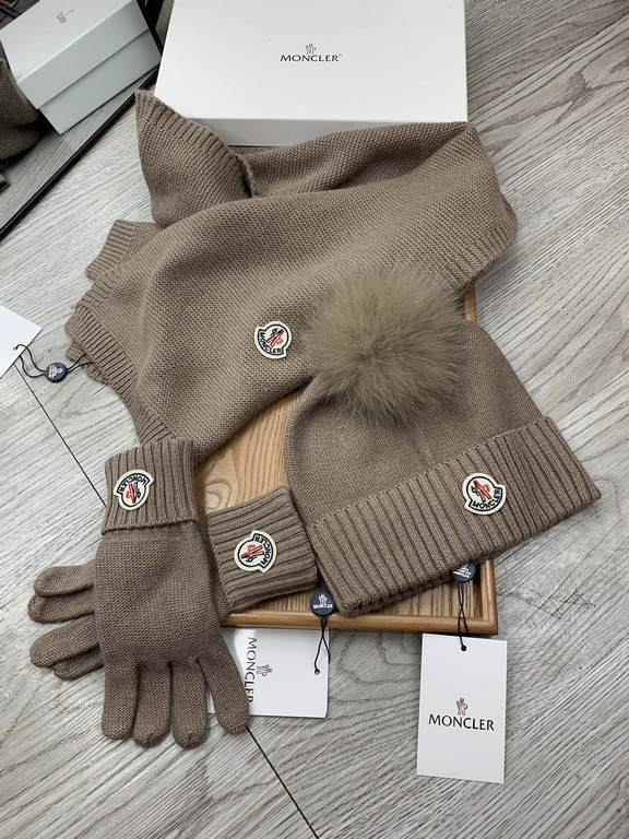 Monmouth. [Three-piece wool suit fox hair hat  scarf  gloves] classic set hat! Warm and super comfortable ~ winter miss ageing artifacts Oh ~ this winter you are just short of such a set of suit hat la ~ and warm and sty