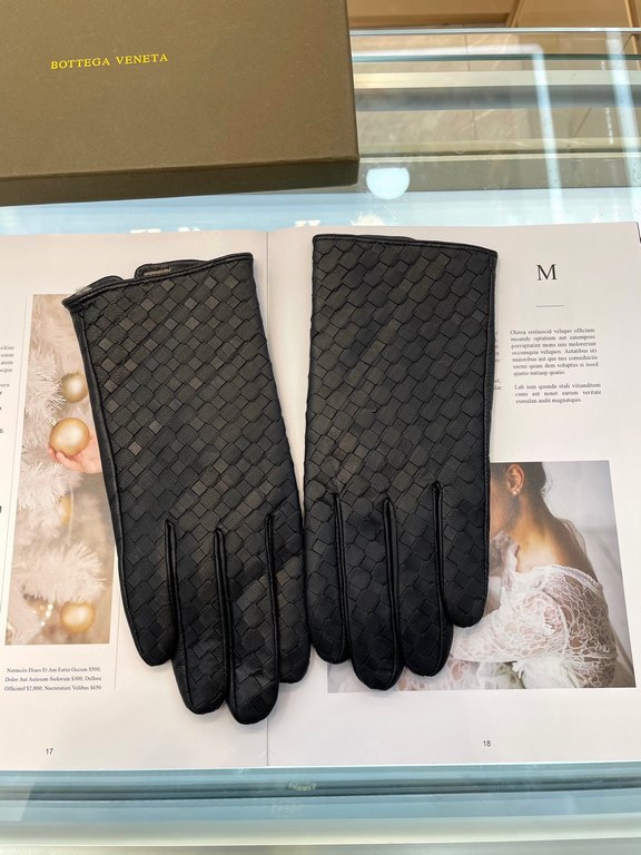 Pictures (men's)   touch screen gloves BV couple models   [original quality] 100% selection of imported sheepskin Leather fine and soft Recognition of imported sheepskin has a feel    cashmere lining to keep warm better 