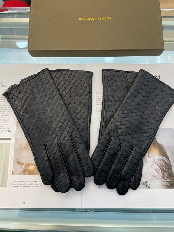 Pictures (men's)   touch screen gloves BV couple models   [original quality] 100% selection of imported sheepskin Leather fine and soft Recognition of imported sheepskin has a feel    cashmere lining to keep warm better 