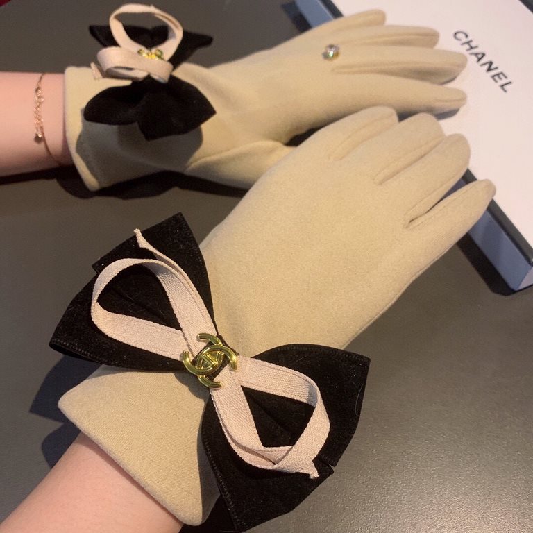 2022 new Chanel Chanel counter new wool gloves, fashion gloves, fall and winter warm padded lining, on the hand super comfortable and soft, versatile! Matching box   even size