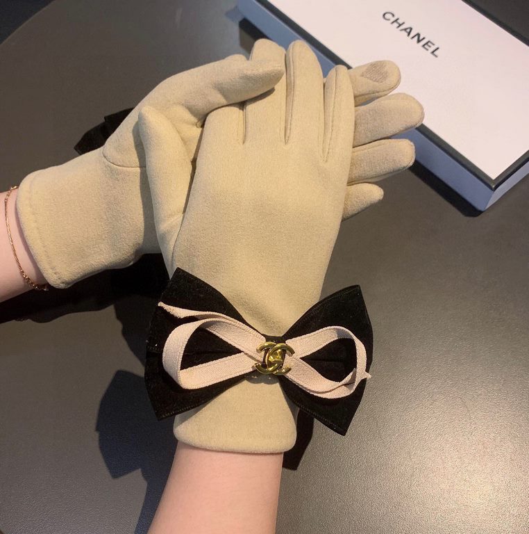 2022 new Chanel Chanel counter new wool gloves, fashion gloves, fall and winter warm padded lining, on the hand super comfortable and soft, versatile! Matching box   even size