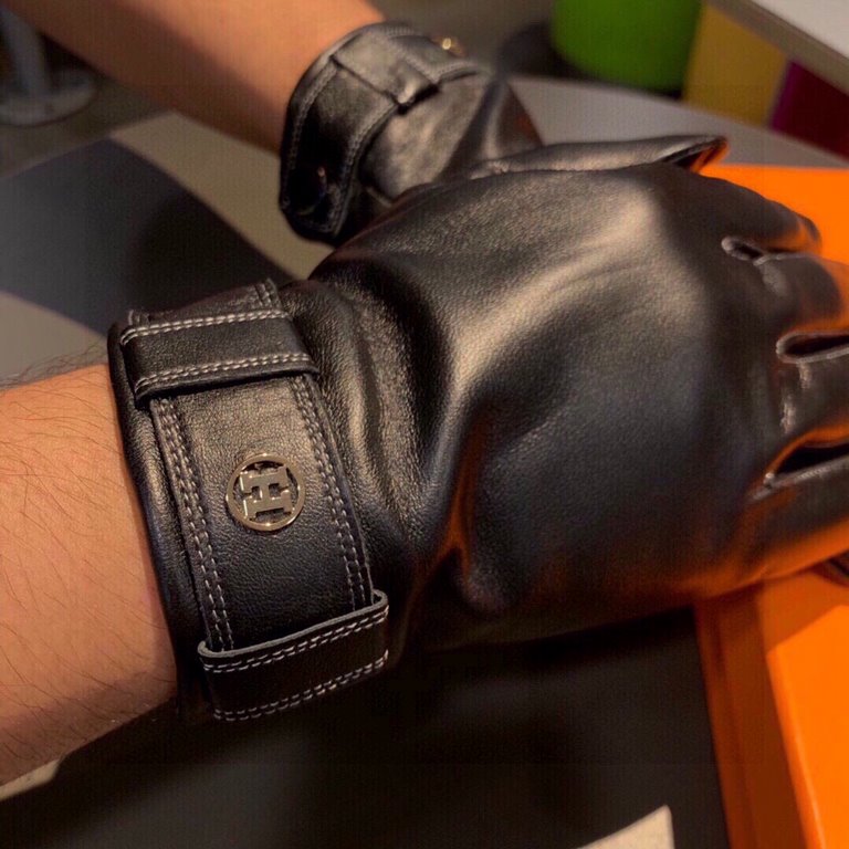 Comes in a boxHermes HERMES men's gloves, exclusive customized, imported first-grade Essex leather, suede lining! Luxurious and generous,   any age can be managed! Divided into two yardage, XL, XXL transfer picture must 