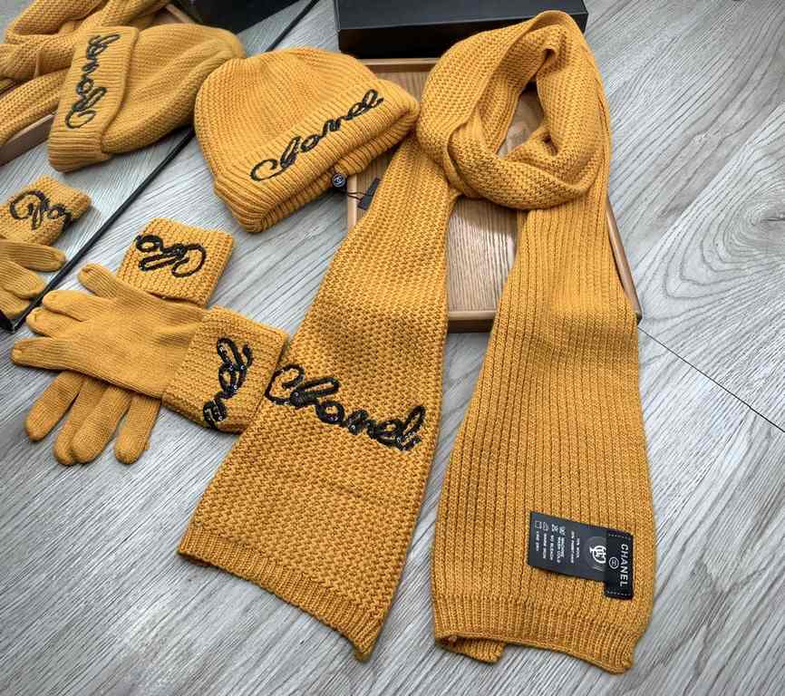 The C's. Three-piece wool suit hat  scarf  gloves] classic suit hat! Warm da super comfortable ~ winter Miss sister ageing artifacts Oh ~ this winter you are missing such a set of suit hat la ~ and warm and fashion! Men'