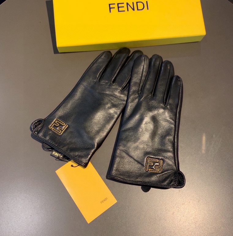 Fendi FENDI  2022 fall and winter sheepskin embroidered gloves     cell phone touch screen, worth comparing     the same paragraph of different quality, kill the market poor products, imported first-class sheepskin  lini