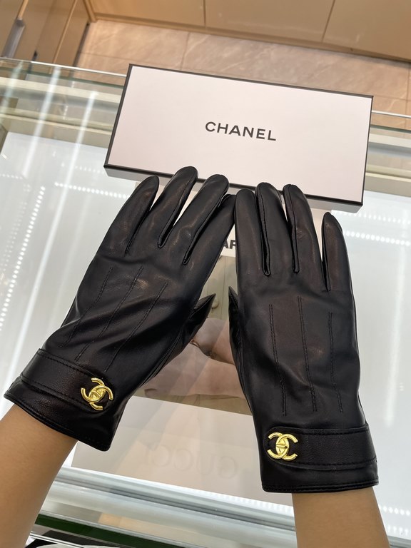 Chanel hot circle of friends women's leather gloves, imported from Ethiopia touch screen sheepskin, simple and generous static surface style add small LOGO buckle, super soft padded lining wear comfortable