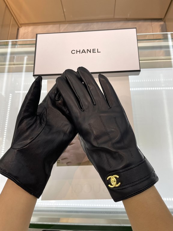 Chanel hot circle of friends women's leather gloves, imported from Ethiopia touch screen sheepskin, simple and generous static surface style add small LOGO buckle, super soft padded lining wear comfortable