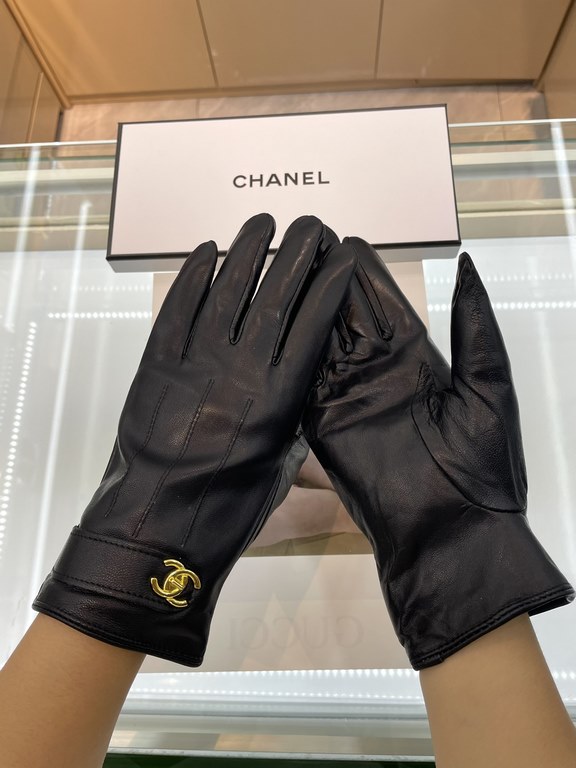 Chanel hot circle of friends women's leather gloves, imported from Ethiopia touch screen sheepskin, simple and generous static surface style add small LOGO buckle, super soft padded lining wear comfortable