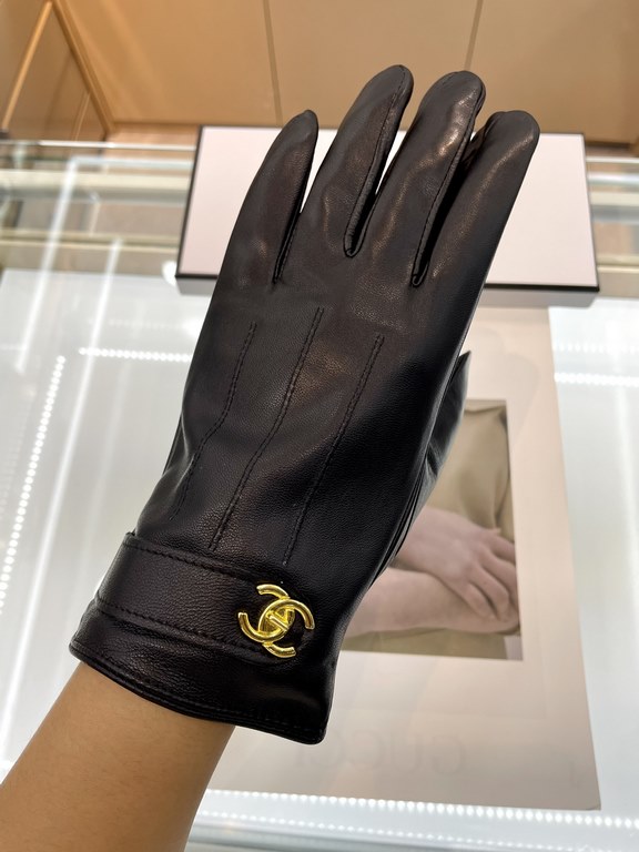 Chanel hot circle of friends women's leather gloves, imported from Ethiopia touch screen sheepskin, simple and generous static surface style add small LOGO buckle, super soft padded lining wear comfortable