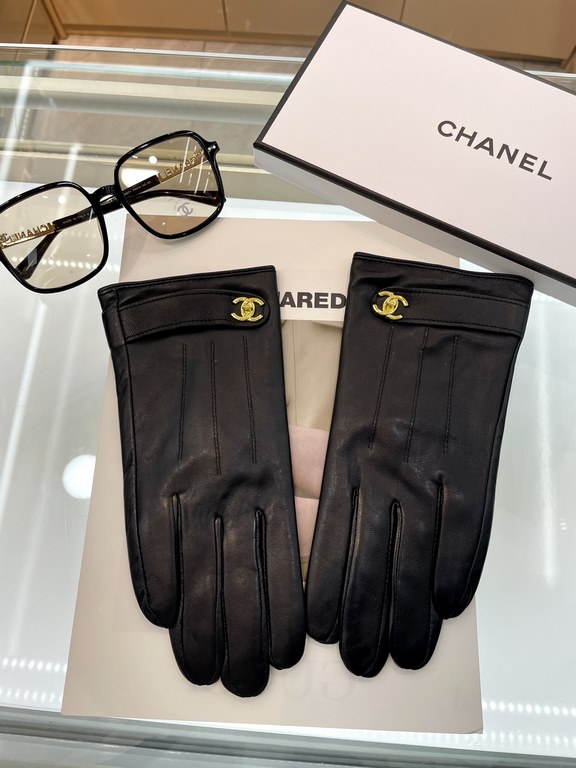 Chanel hot circle of friends women's leather gloves, imported from Ethiopia touch screen sheepskin, simple and generous static surface style add small LOGO buckle, super soft padded lining wear comfortable