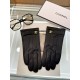 Chanel hot circle of friends women's leather gloves, imported from Ethiopia touch screen sheepskin, simple and generous static surface style add small LOGO buckle, super soft padded lining wear comfortable