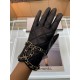 Chanel Chanel latest chain  full hand knitted double C    touch screen gloves, made of imported Esse sheepskin  , silk lining [hee-haw] [hee-haw] cost-effective is very high,   , the goddess must-have